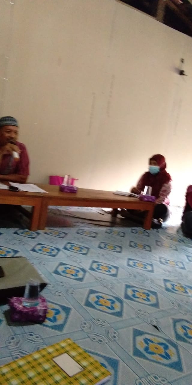 Pemateri menyampaikan penyuluhan